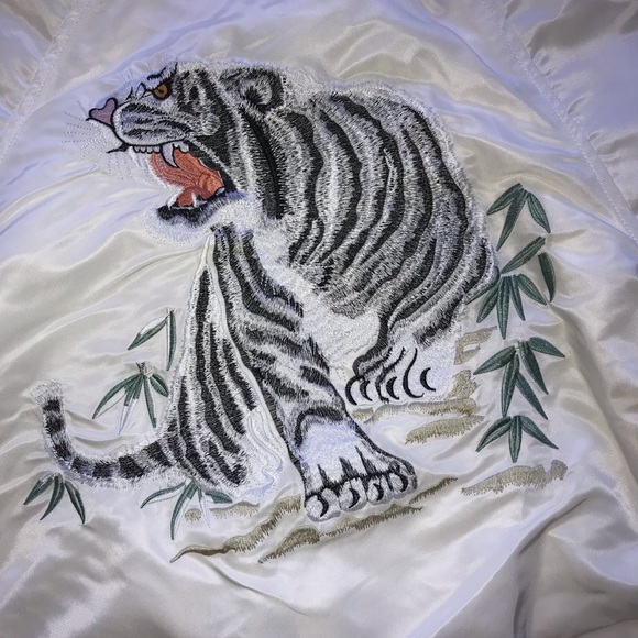 Alpha Industries Tiger Souvenir Bomber Jacket - Picture 6 of 8